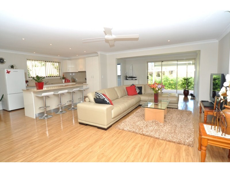 296 Bayview Street, Hollywell QLD 4216