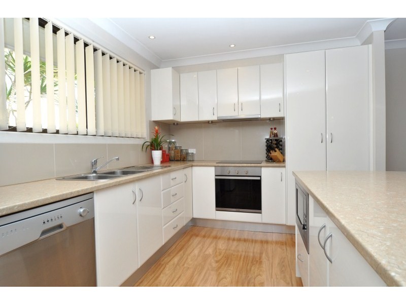 296 Bayview Street, Hollywell QLD 4216