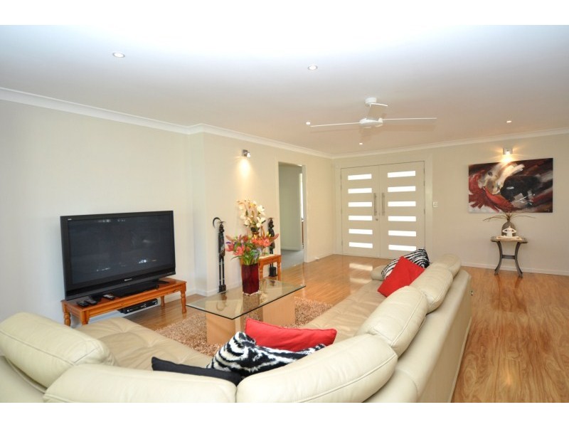 296 Bayview Street, Hollywell QLD 4216