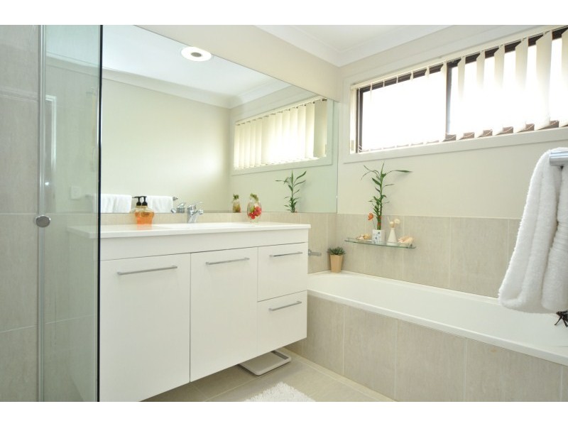 296 Bayview Street, Hollywell QLD 4216