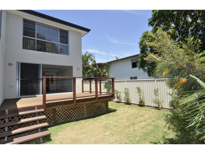 2/17 Eider Avenue, Paradise Point QLD 4216