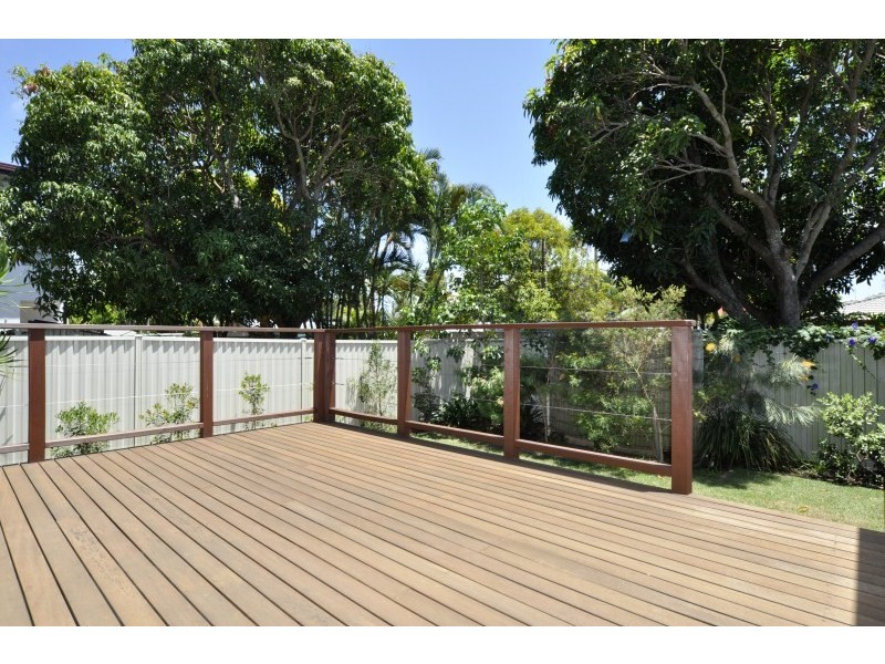 2/17 Eider Avenue, Paradise Point QLD 4216