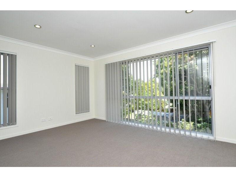 2/17 Eider Avenue, Paradise Point QLD 4216