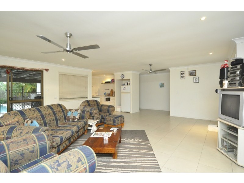 37 Sundown Drive, Paradise Point QLD 4216