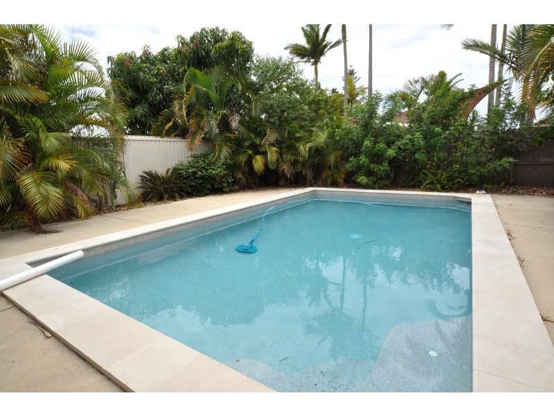 37 Sundown Drive, Paradise Point QLD 4216