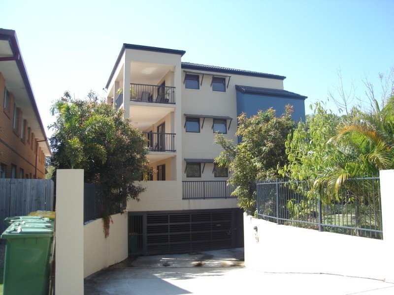 2/31 Middle Street, Labrador QLD 4215