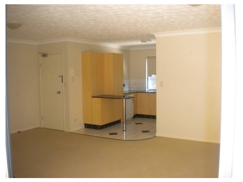 2/31 Middle Street, Labrador QLD 4215