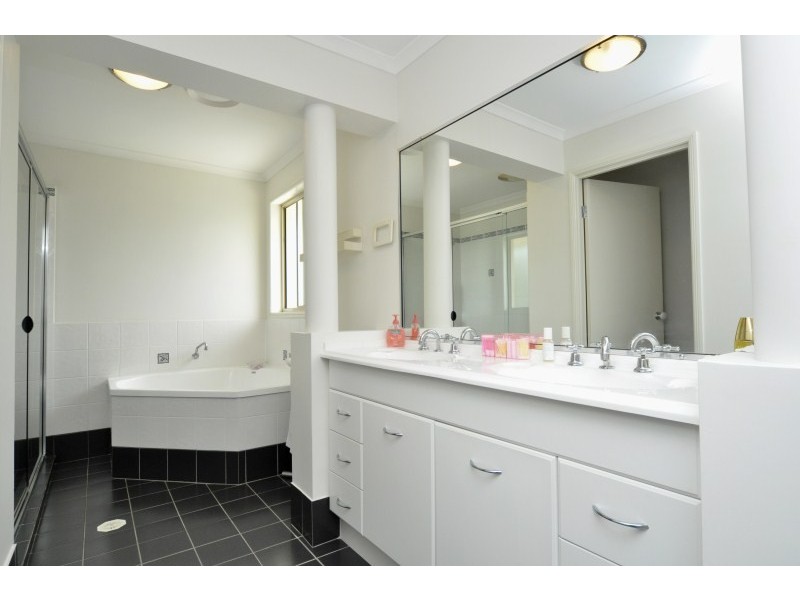 18 The Peninsula, Monterey Keys QLD 4212