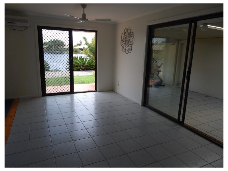 2/41 Kangaroo Aveue, Coombabah QLD 4216