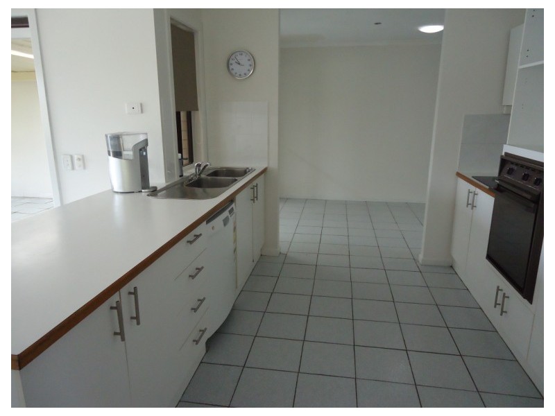 2/41 Kangaroo Aveue, Coombabah QLD 4216