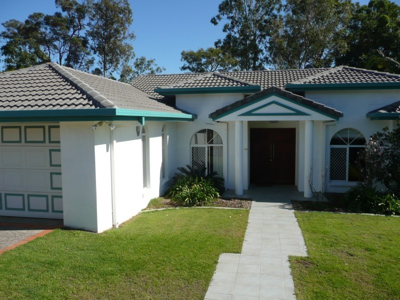 15 Desert Falls Crescent, Parkwood QLD 4214
