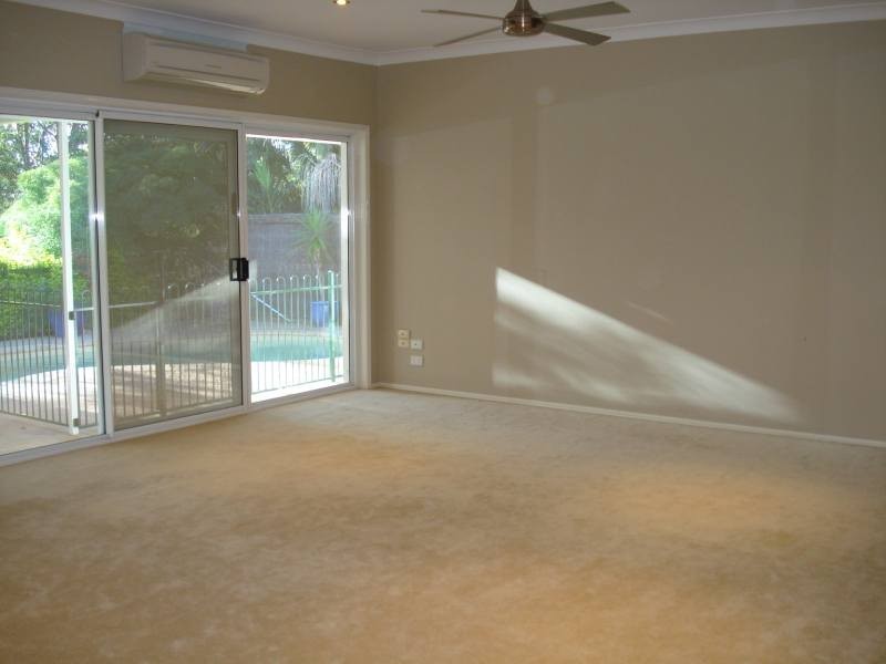15 Desert Falls Crescent, Parkwood QLD 4214