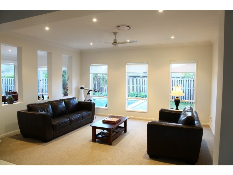 5 Xavier Place, Oxenford QLD 4210