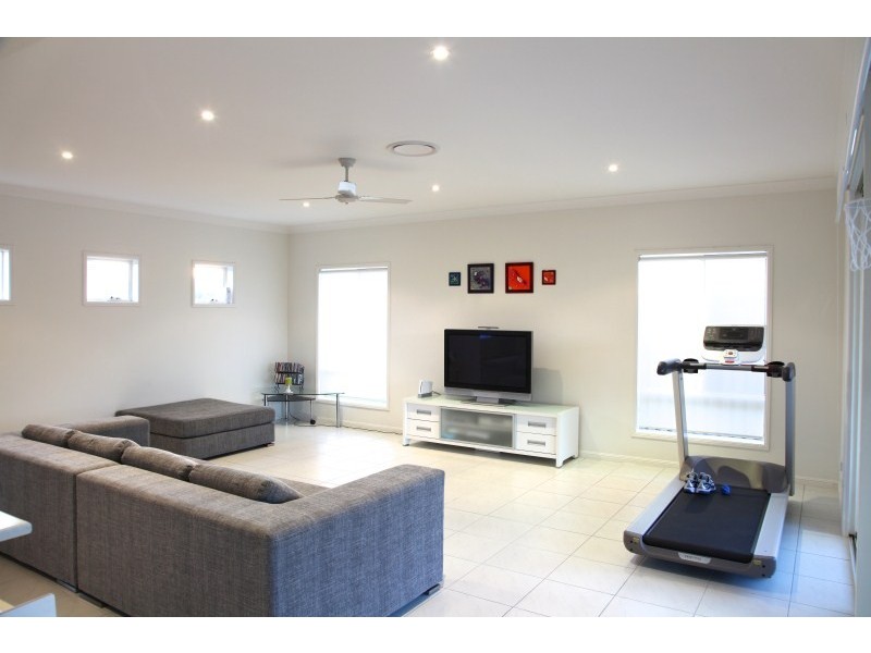 5 Xavier Place, Oxenford QLD 4210