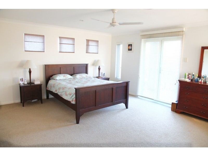 5 Xavier Place, Oxenford QLD 4210