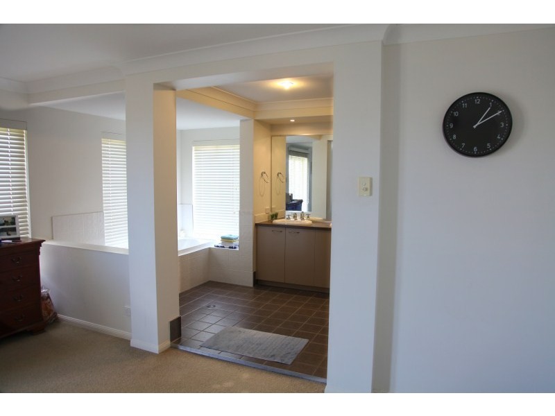 5 Xavier Place, Oxenford QLD 4210