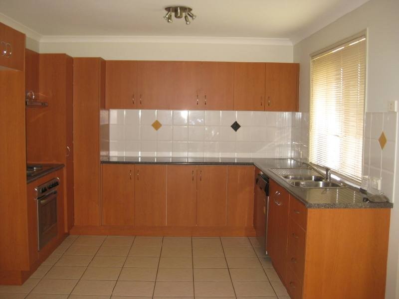 18 Pago Terrace, Pacific Pines QLD 4211