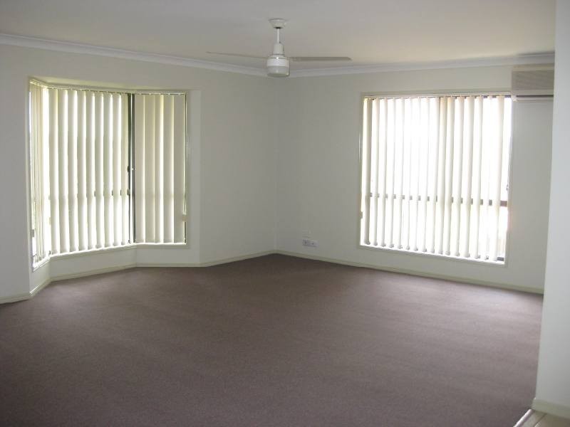 18 Pago Terrace, Pacific Pines QLD 4211