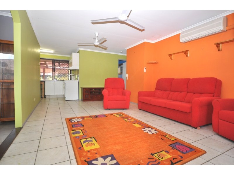 1/185 Olsen Avenue, Labrador QLD 4215