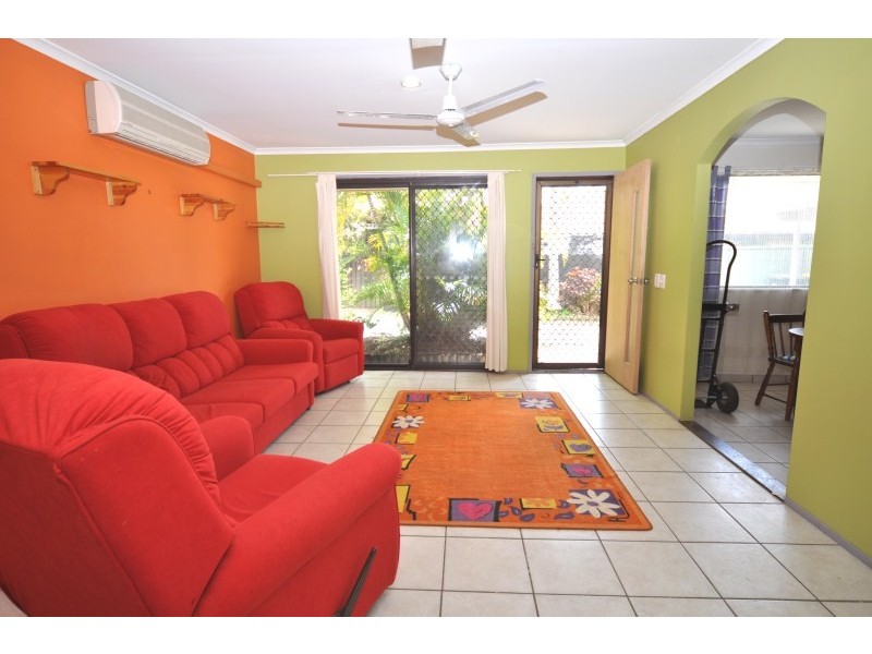 1/185 Olsen Avenue, Labrador QLD 4215