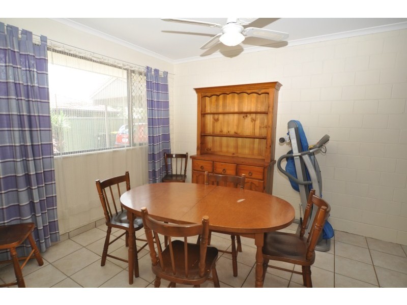 1/185 Olsen Avenue, Labrador QLD 4215