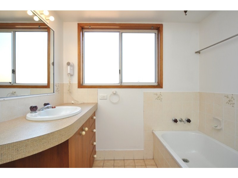 2/25 Maiala Close, Paradise Point QLD 4216