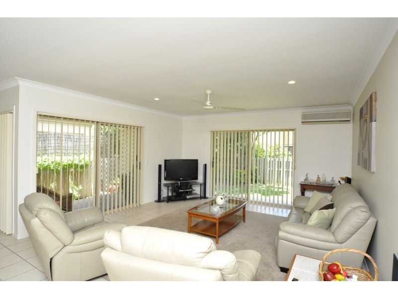1/54 Bayview Street, Runaway Bay QLD 4216
