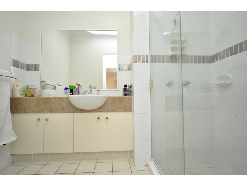 1/54 Bayview Street, Runaway Bay QLD 4216