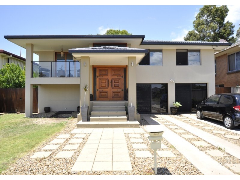 10 Muscovey Avenue, Paradise Point QLD 4216