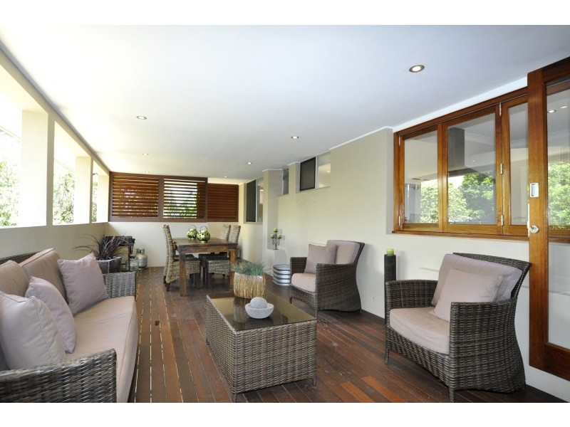 10 Muscovey Avenue, Paradise Point QLD 4216