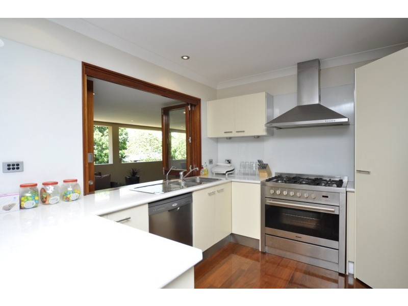 10 Muscovey Avenue, Paradise Point QLD 4216