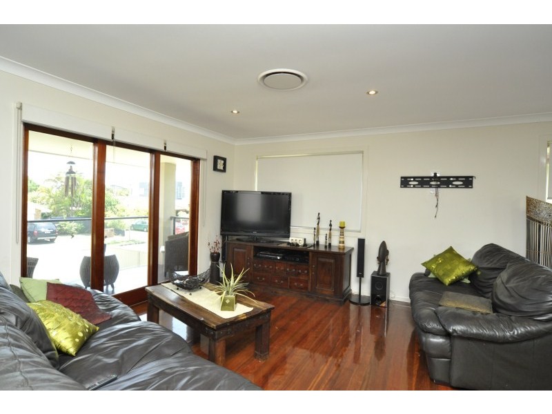 10 Muscovey Avenue, Paradise Point QLD 4216