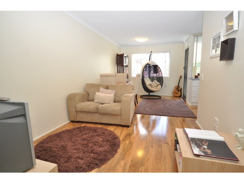 1/26 Labrador Street, Labrador QLD 4215