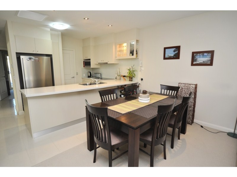 3/27 Gordon Street, Labrador QLD 4215