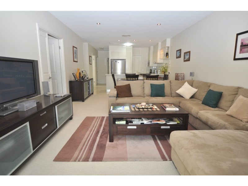 3/27 Gordon Street, Labrador QLD 4215
