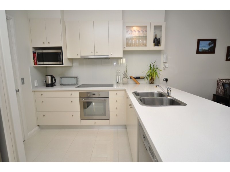 3/27 Gordon Street, Labrador QLD 4215