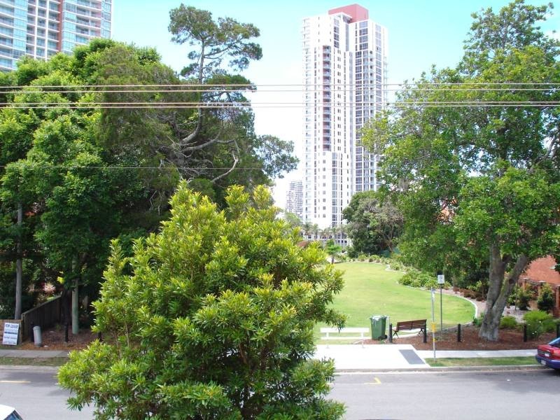 1/64 Bauer Street, Southport QLD 4215