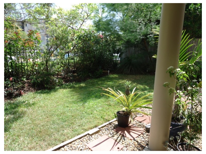 4/90 Pohlman Street, Southport QLD 4215