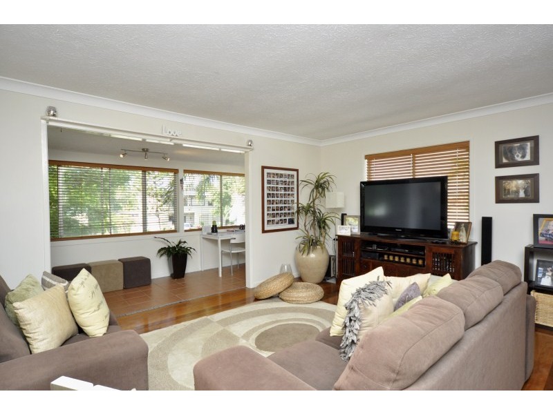 76 Poinsettia Avenue, Runaway Bay QLD 4216