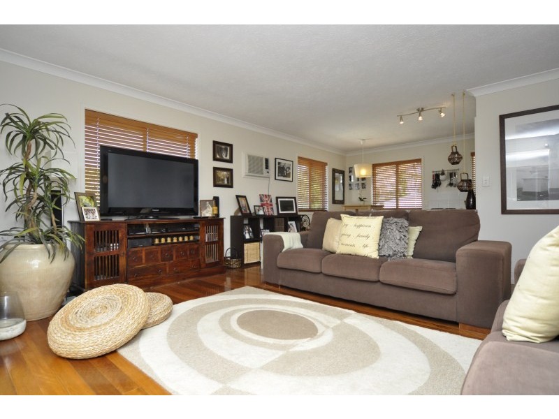 76 Poinsettia Avenue, Runaway Bay QLD 4216