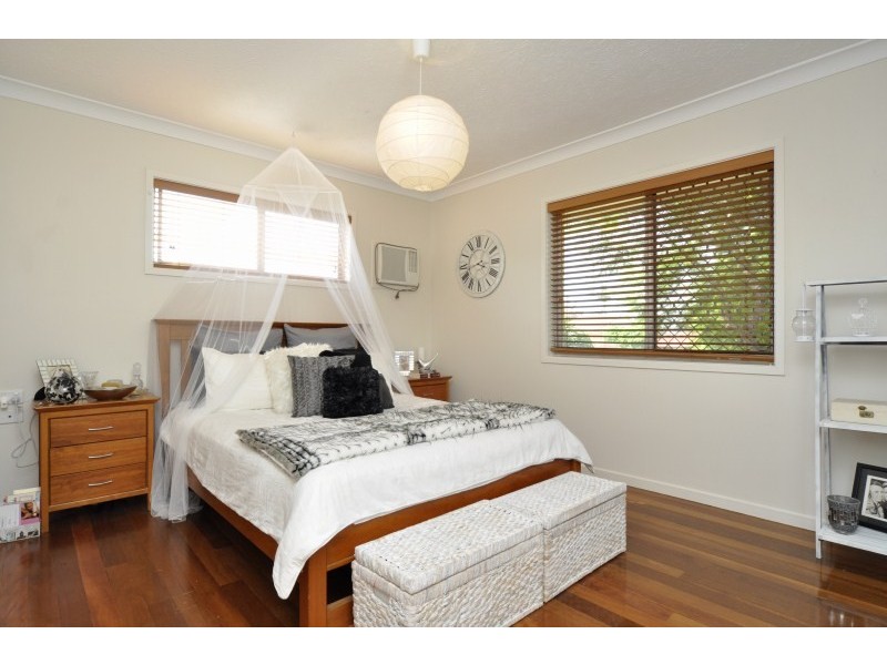 76 Poinsettia Avenue, Runaway Bay QLD 4216