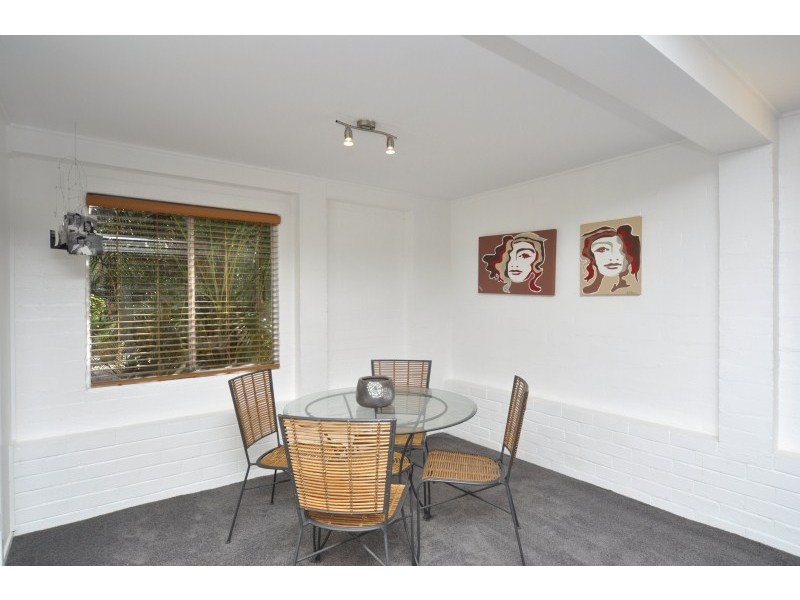 76 Poinsettia Avenue, Runaway Bay QLD 4216