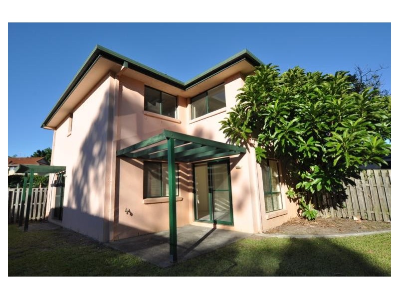 2/104 Greenacre Drive, Parkwood QLD 4214