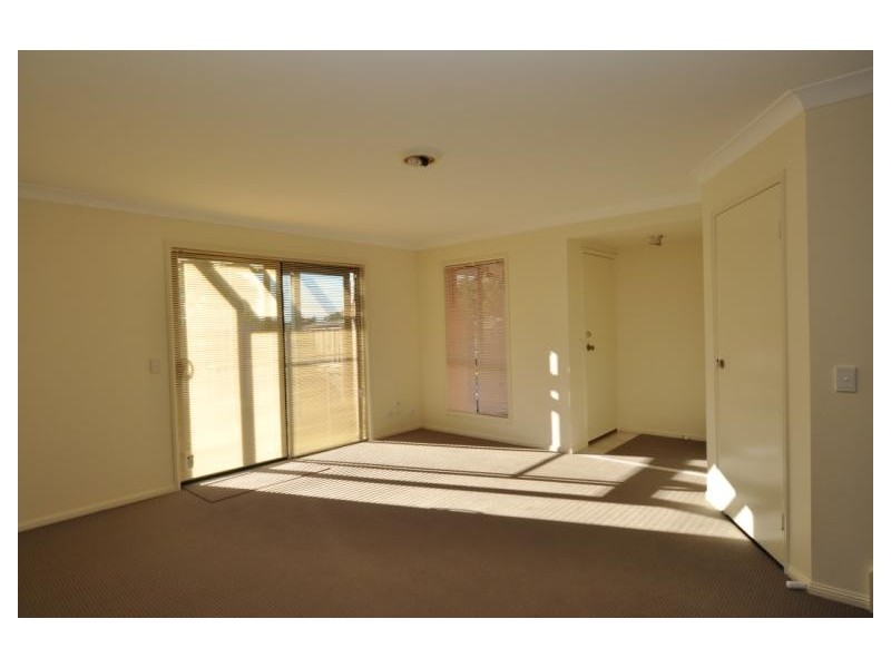 2/104 Greenacre Drive, Parkwood QLD 4214