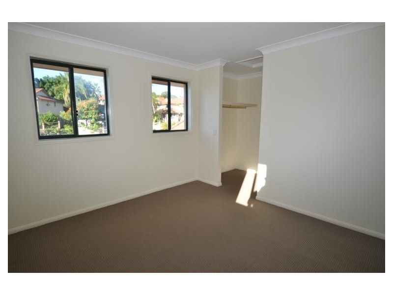 2/104 Greenacre Drive, Parkwood QLD 4214