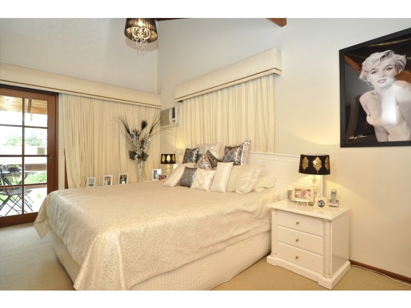 35 Thrush Avenue, Paradise Point QLD 4216