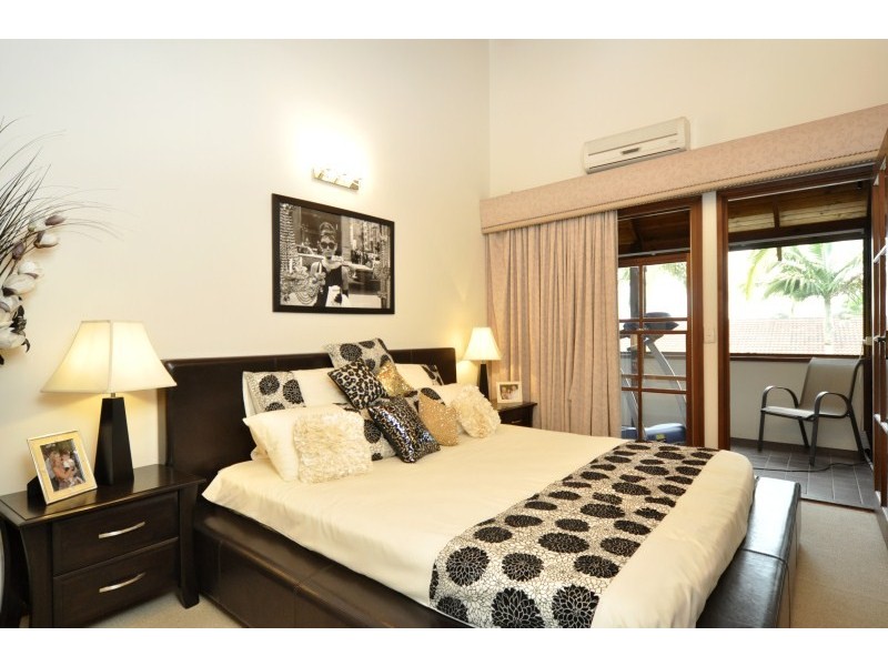 35 Thrush Avenue, Paradise Point QLD 4216