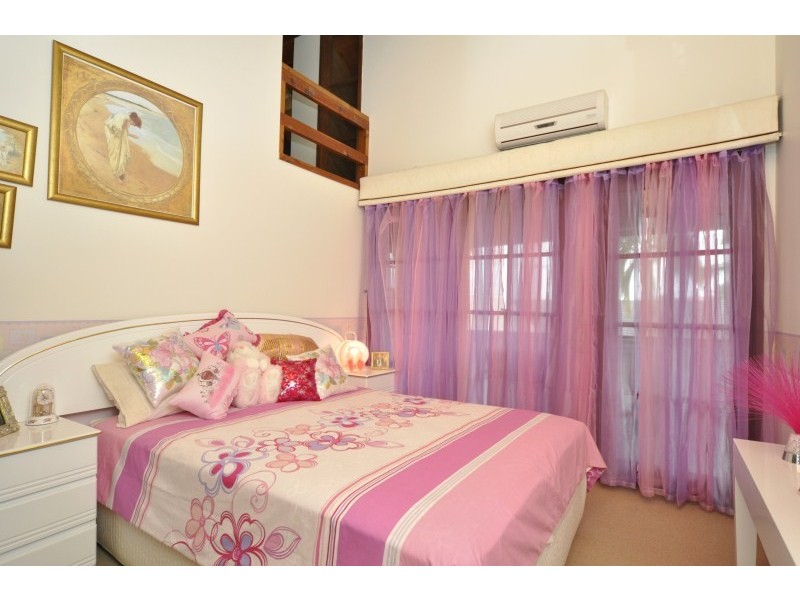 35 Thrush Avenue, Paradise Point QLD 4216