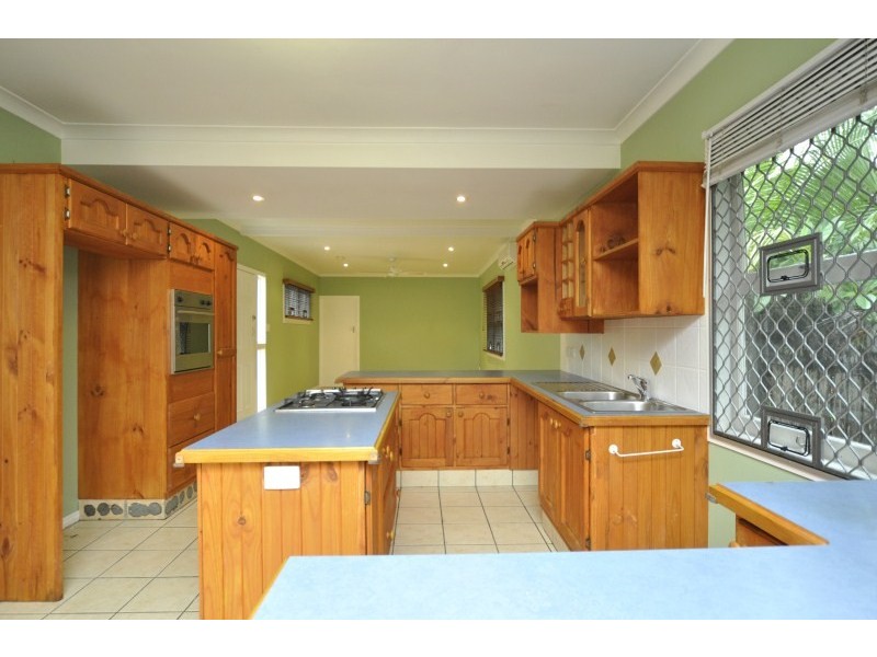 33 Ashbourne Terrace, Biggera Waters QLD 4216