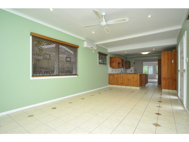 33 Ashbourne Terrace, Biggera Waters QLD 4216